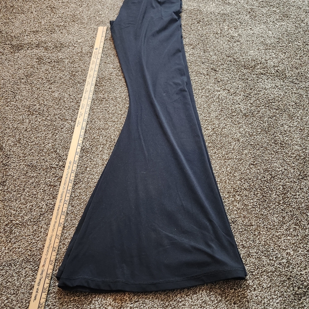 Aerie Real Me Smocked Super Flare Leggings Black Size Large - Picture 8 of 8